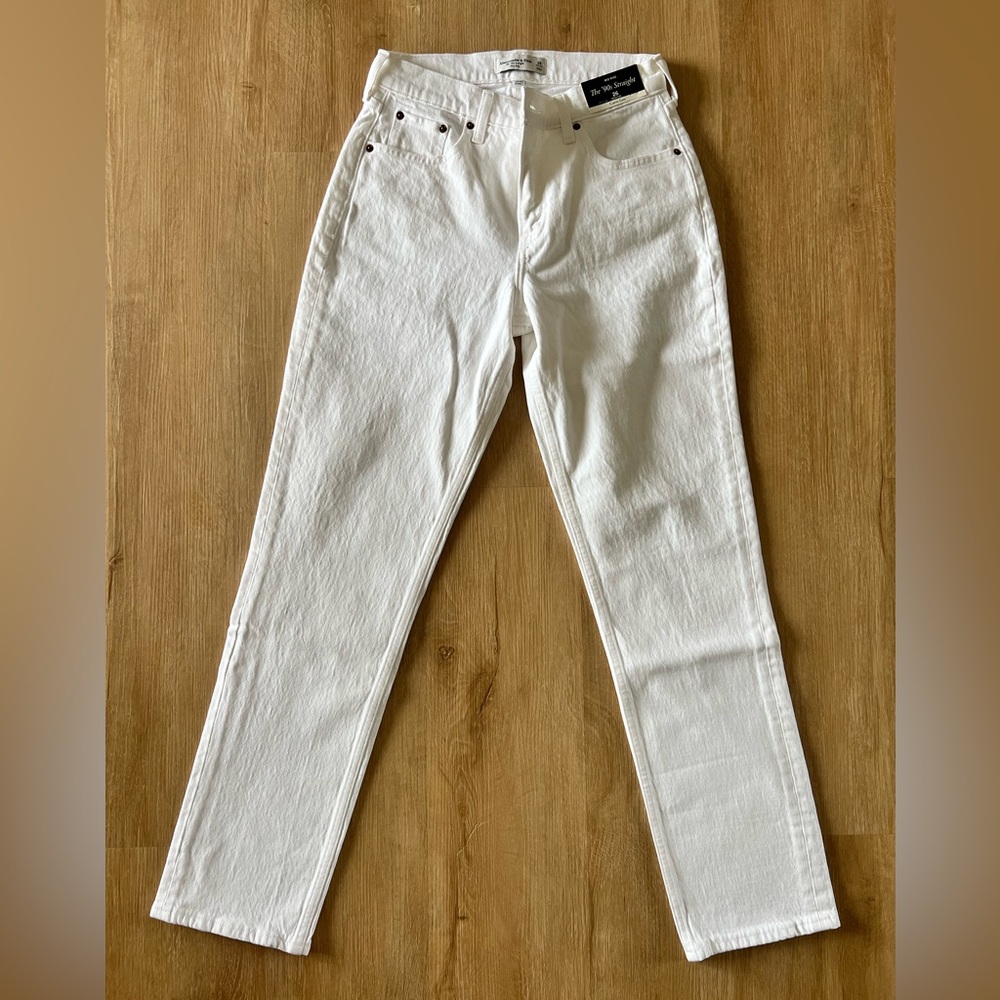 Abercrombie The 90’s Straight Curve Love Jeans - Picture 3 of 3